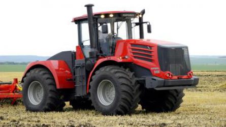 Évi ezer új Kirovec traktor Szentpétervárról