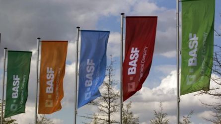 Mégis ringbe száll a BASF a DuPont-ért?