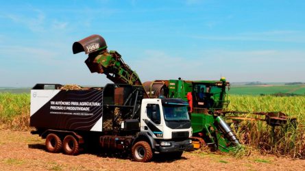 Volvo robotkormányzású teherautó a brazil cukornád betakarításához