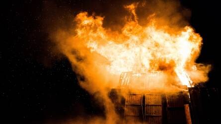 Több ezer szénabála lángol Vas megyében