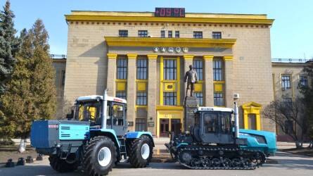 A lebombázott Harkivi traktorgyárat Romániában építik újjá