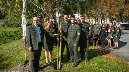 A végzős hallgatók elbúcsúztak az alma matertől