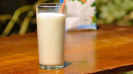Csökkent a hosszan friss tej, a tejföl, a trappista sajt és a vaj fogyasztói ára
