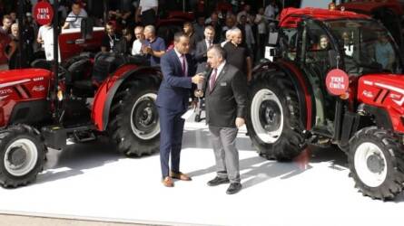 „Lapított” Basak traktor vonta magára a figyelmet az Agritechnicán