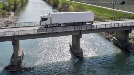 Új, bikaerős Scania biogáz motorok, óriási hatótávval