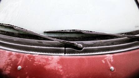 Jégtelenítse az autó ablakát – uborkával