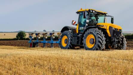 Nagy fordulat: új forgalmazóhoz kerültek a JCB mezőgazdasági gépek