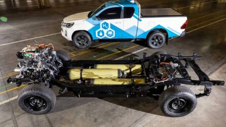 Már 600 kilométer hatótávolságú a hidrogéntüzelőanyag-cellás Toyota pickup