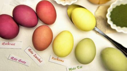 Hogyan fessünk húsvéti tojásokat természetes alapanyagokkal?