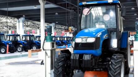 Frissített verzióban gyártják Észak-Korea legnagyobb traktorát