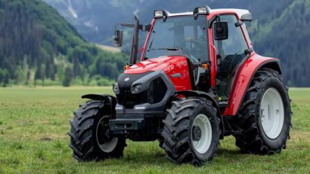Agresszív külsejű osztrák traktor került piacra, immár fokozatmentes váltóval