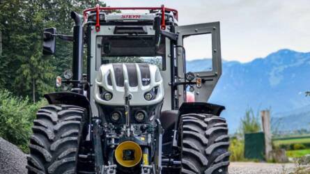 Aknára is hajthat a Steyr golyóálló traktora