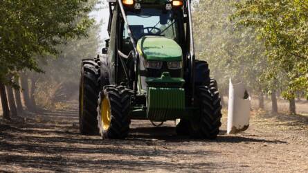 Új autonóm gépeket és technológiákat mutatott be a John Deere