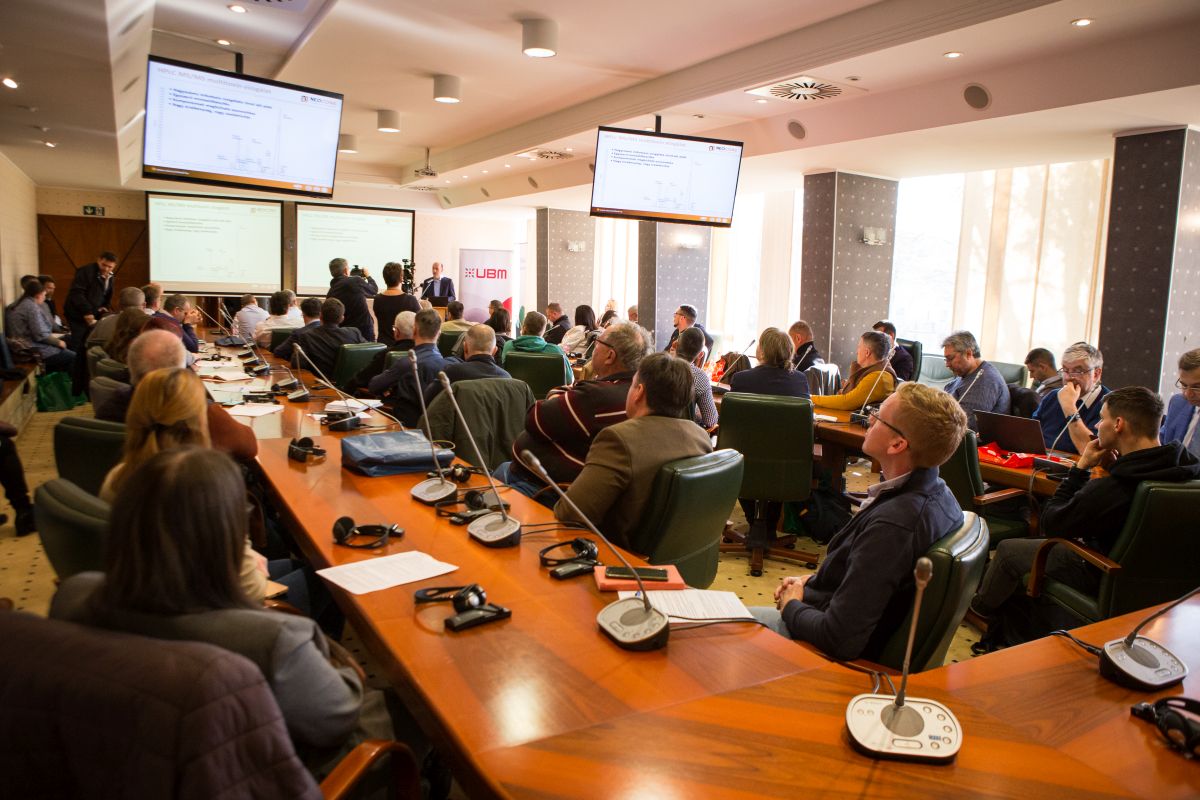 Panelbeszélgetés és előadás a Magro.hu korábbi konferenciáján