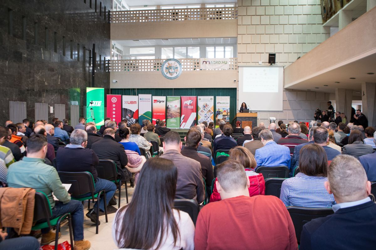 Megnyitó a Magro.hu előző konferenciáján