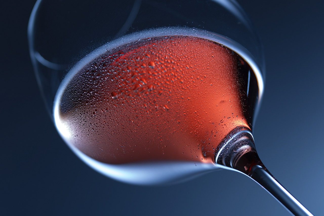 A cél az alkohol kivonása úgy, hogy a bor megőrizze aromáját, testességét és komplexitását