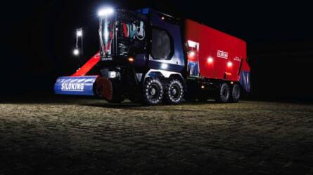 320 tehenet takarmányoz egyetlen keveréssel egy új monstrum