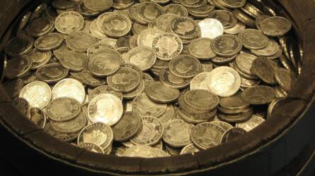 Hatalmas kincsre bukkant a földjén egy gazdálkodó házaspár