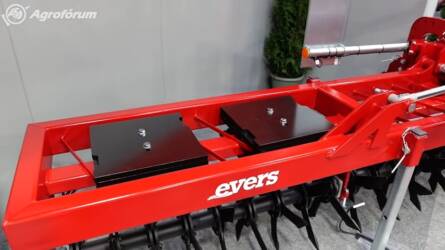 Az Evers Agro gépei gyeplazításhoz, szellőztetéshez, felülvetéshez