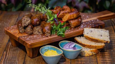 Disznótoros hétvége disznóvágással Versegen