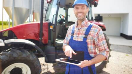 Kompakt, bikaerős motorral jelentkezett a Bosch, örülhetnek a traktorgyártók