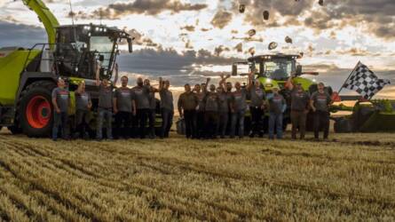 Fél nap alatt bő 4000 tonna szilázs betakarításával született új világrekord