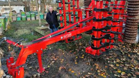 Magágyat készít, szántást munkál el, bokrosít: Földmester kompaktor