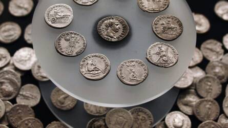 Pénzes fazekat fordított ki az eke a földből, minden idők leggazdagabb békési lelete került elő