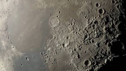 Nagyon furcsa talajra bukkantak a Hold sötét oldalán a kínaiak, ez minden kutatót zavarba hozott