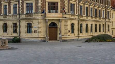 Különös objektumok emelkedtek a zalai városban, mindenki a csodájukra jár