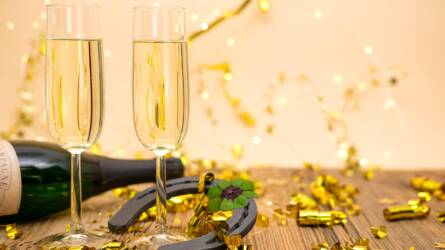 Miért pezsgővel koccintunk szilveszterkor?
