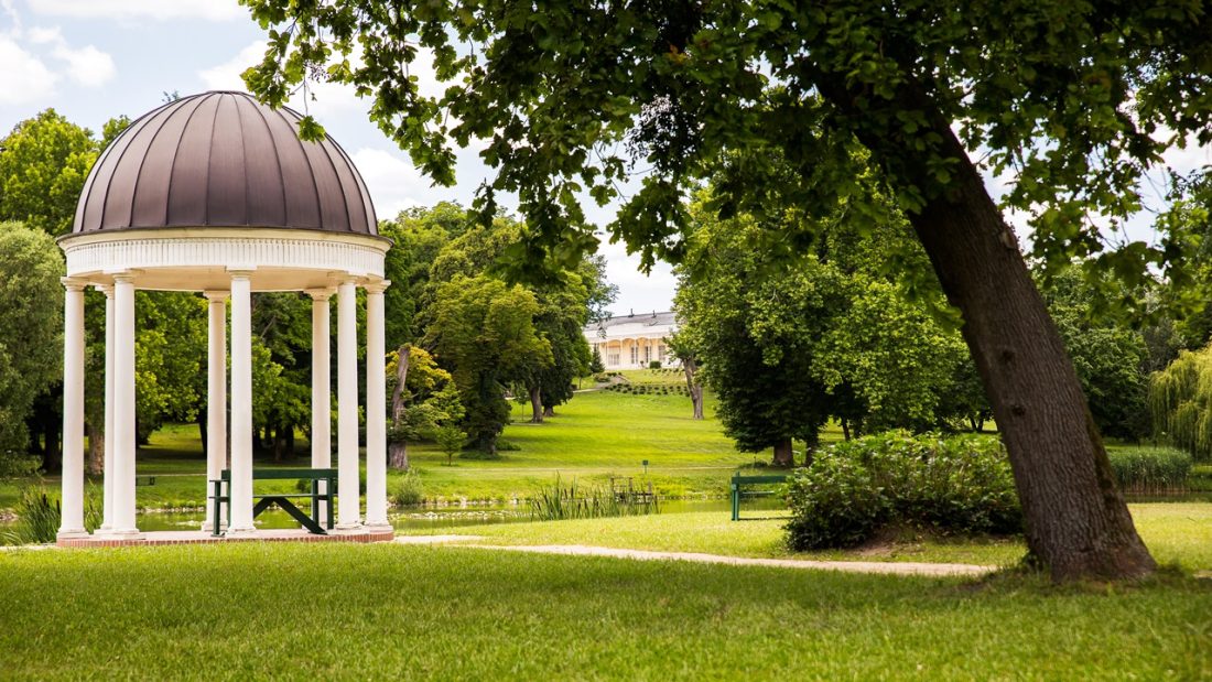 Károlyi Kastély parkja