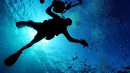 Szenzációs lelet az óceán mélyén, az ősi dízelhajtású gép elkápráztatta a kutatókat