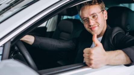 Hűha: jogosítvány és szakképzett oktató nélkül is forgalomba engedné a tanulókat az új KRESZ