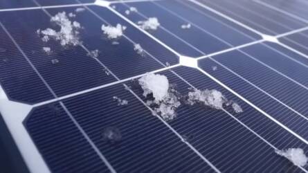 Mi történik a napelemmel, ha nem távolítjuk el róla a havat? A válasz váratlan