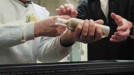 150 éves palack került elő a földből, hihetetlen dolog rejtőzik benne