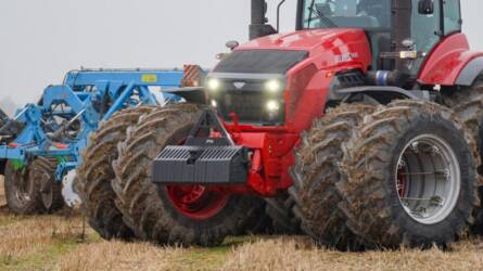 Botrányos lett a legerősebb MTZ traktor bemutatása, csalódtak a rajongók is
