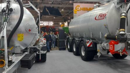 Mindenkit meglepett a Fliegl standkínálata, beköltöztek hozzájuk a lóerők is