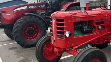 A Volvo traktor visszatért a szántóföldekre, de egy csavar van a történetében
