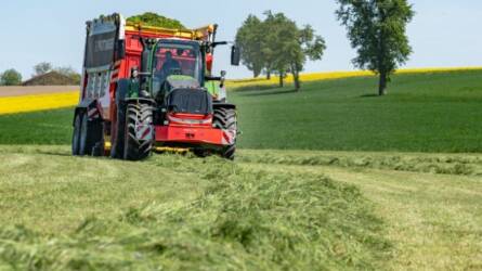 Három az egyben fejlesztés érkezett a traktorokra, ennél többet nem lehet egy eszközbe zsúfolni