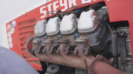 Nyolchengeres motort kapott a Steyr traktor, bődületes teljesítményre képes