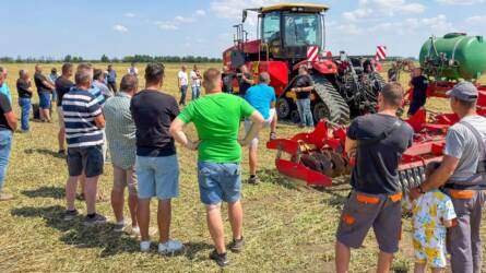 Eljött az idő, hogy legyőzhetetlen traktort vásároljon: elképesztő akció a Versatile erőgépekre