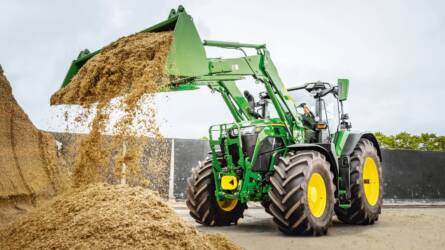 Új típusú homlokrakodók a John Deere „L” és „XL” nagytraktorokhoz fejlesztve