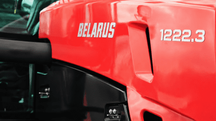 Csodaekét mutatott be az MTZ, egy 350 lóerős traktor is alig birkózik meg vele